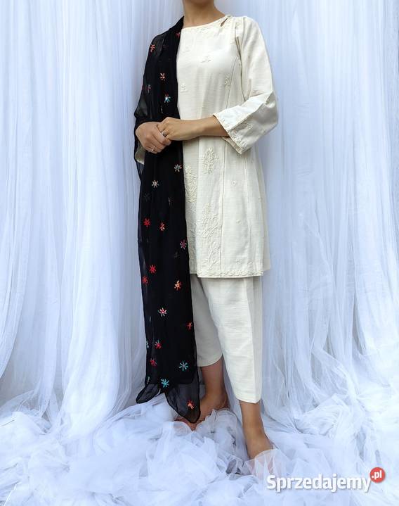 Duża chusta szal dupatta haftowana szyfon czarna Dla kobiet zachodniopomorskie Szczecin