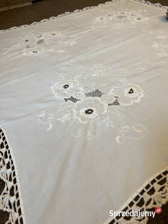 Obrus szydełkowy haftowany róże Zabrze