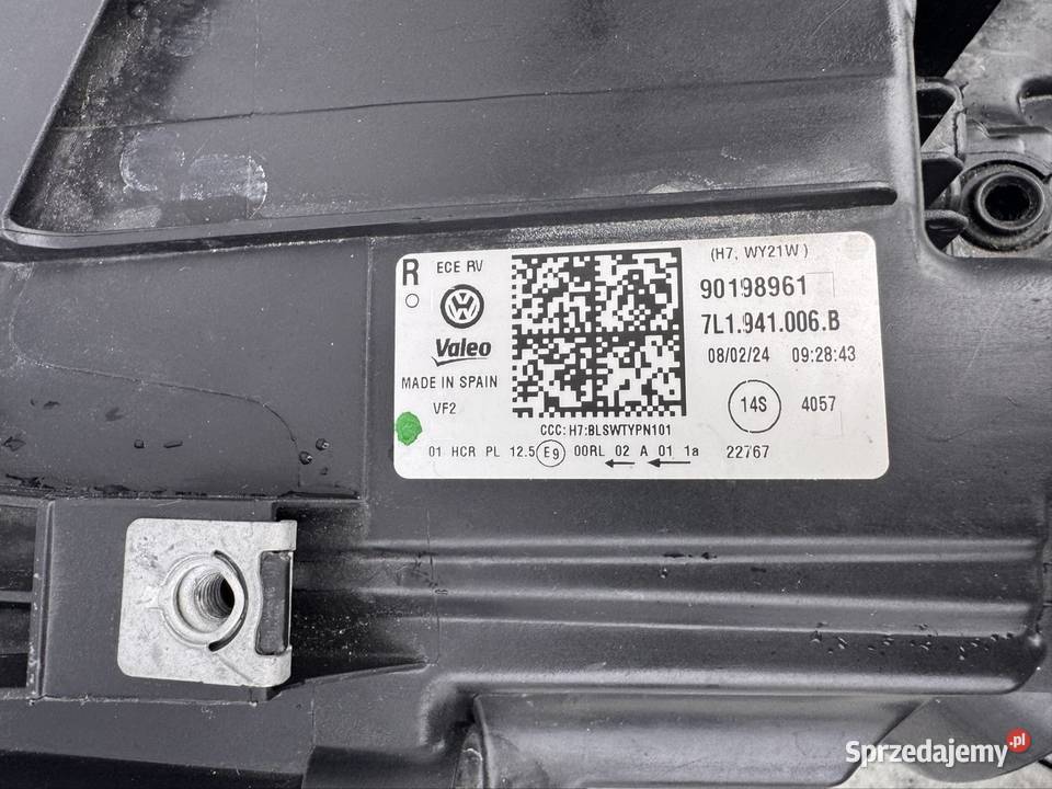 VW Transporter T61 Lampa prawa H7 oryginał Valeo nieuszkodzony