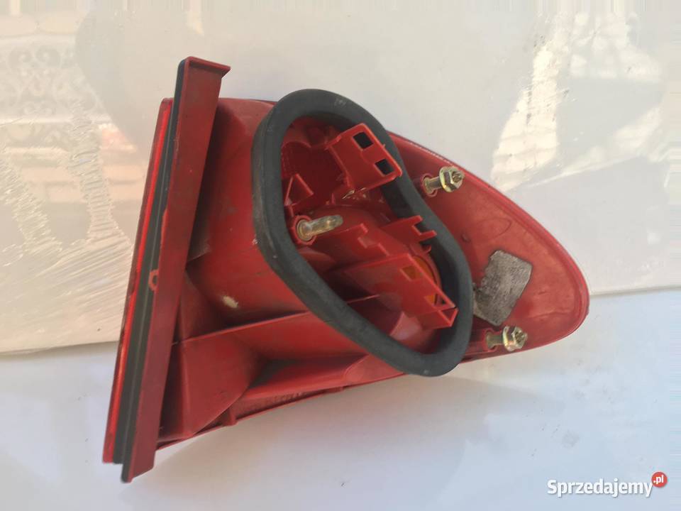 TOYOTA AVENSIS T22 LEWA LAMPA TYŁ KOMBI osobowe sprzedam