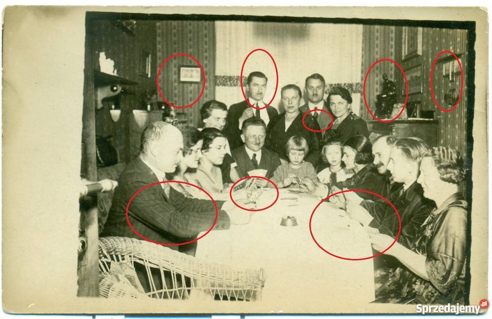 Stara fotografia rodzina stole karty lata 30te