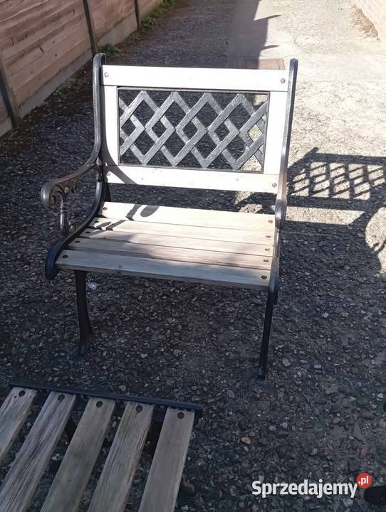 Zestaw ozdobnych mebli ogrodowych z ciężkiego