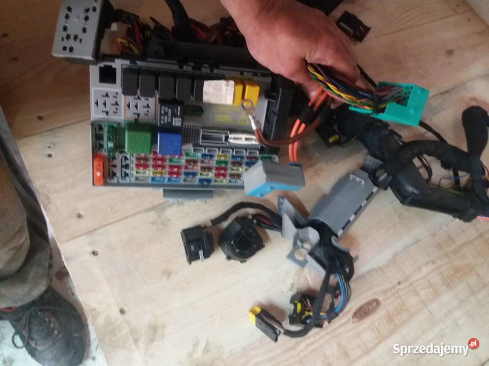 WIĄZKA ELEKTRYCZNA wnętrza z pod konsoli ASTRA Wieluń
