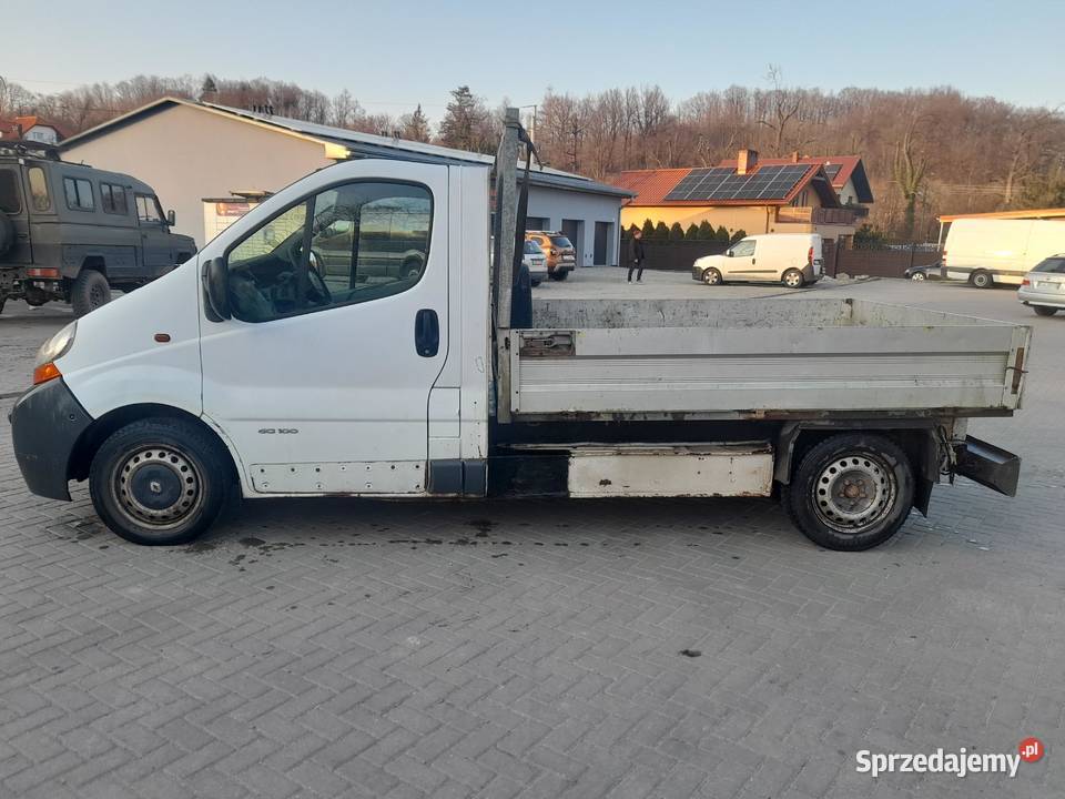 Renault Trafic skrzyniowy 2004r nieuszkodzony Wałbrzych