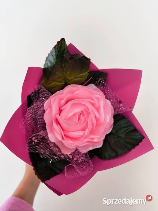 Pojedyncza róża Dzień Kobiet małopolskie Milonki