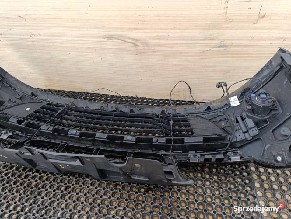 RENAULT MEGANE III ZDERZAK PRZÓD NV676 HALOGEN osobowe
