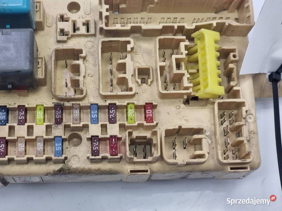 SKRZYNKA BEZPIECZNIKÓW TOYOTA AVENSIS T25 Lipno