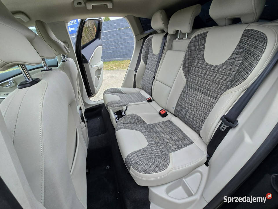 Volvo V40 ledRDesignBezwypadkowy II 2012 1969cm3 sprzedam