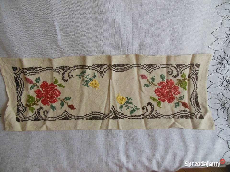 Bieżnik haftowany recznie w róże świętokrzyskie Kielce