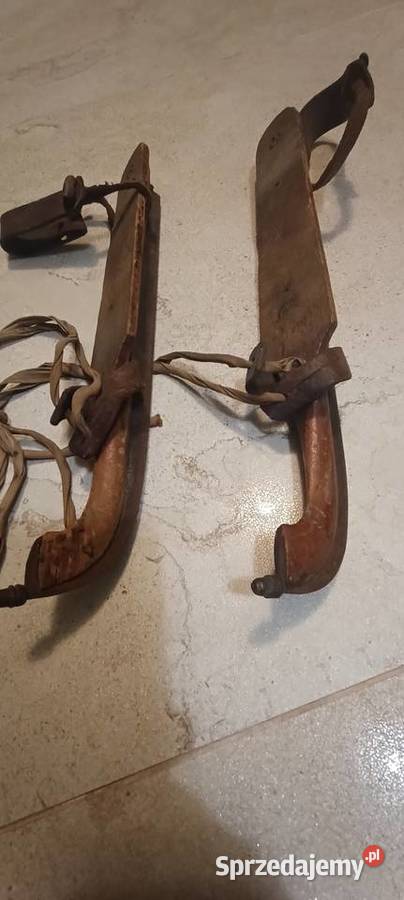 Stare drewniane łyżwy muzealne