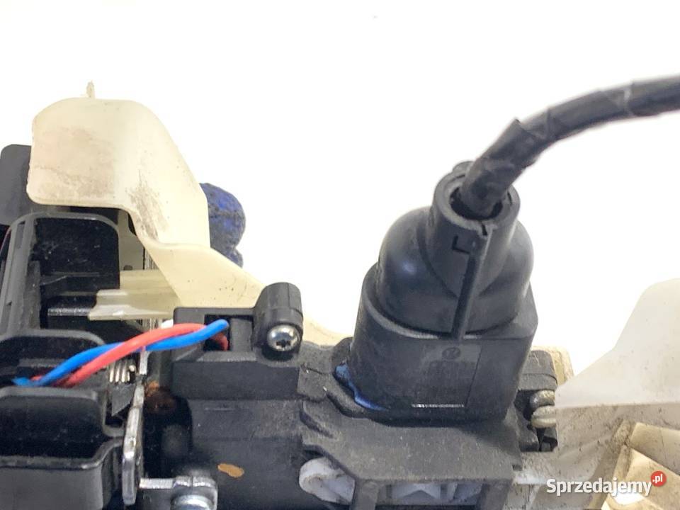 ZAMEK DRZWI PRAWY TYŁ VW GOLF VI Kombi 0914