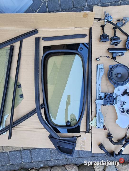 Renault twingo 3 części z dzwi prawy przód tył Chełm sprzedam