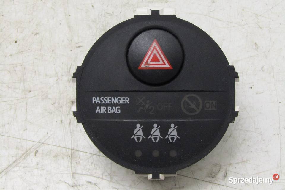 PRZEŁĄCZNIK ŚWIATEŁ AWARYJNYCH TOYOTA YARIS III osobowe sprzedam