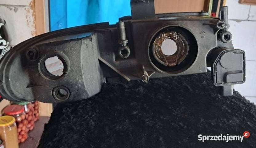 lewa lampa przód chrysler Voyager jajko