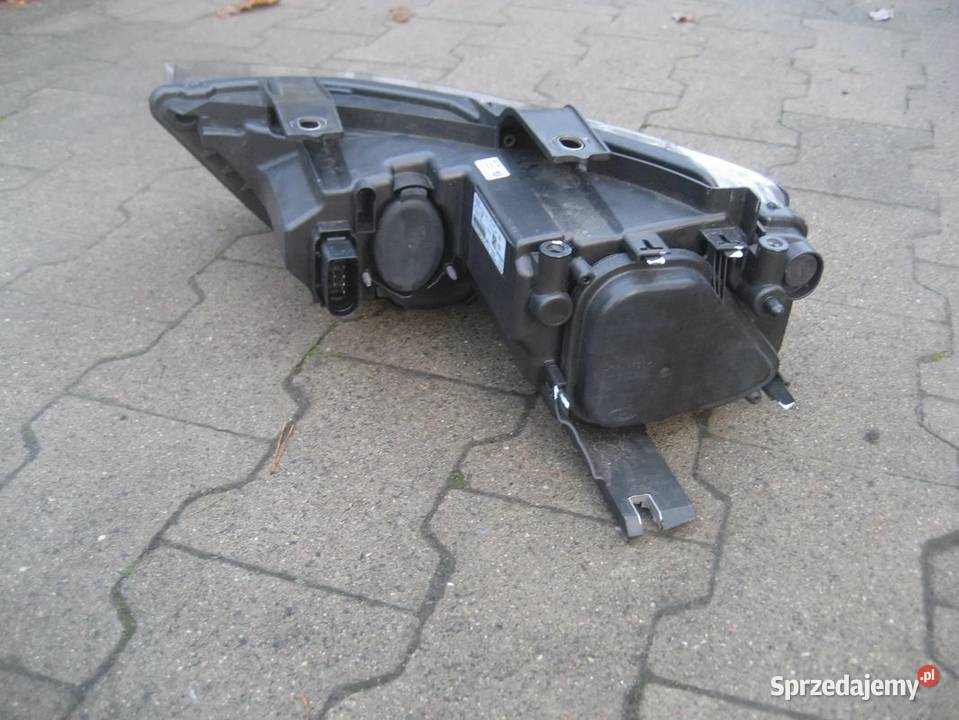AUDI Q3 1115r 8U0 LAMPA PRZÓD PRAWA ZWYKŁA osobowe Rakoniewice