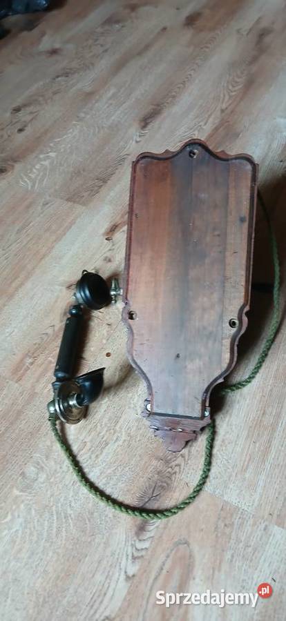 Zabytkowy telefon na ścianę z lat XX w Kraków