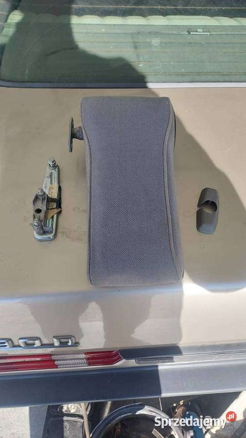 Podłokietnik z mocowaniem Mercedes W124 jasny e osobowe Bytów