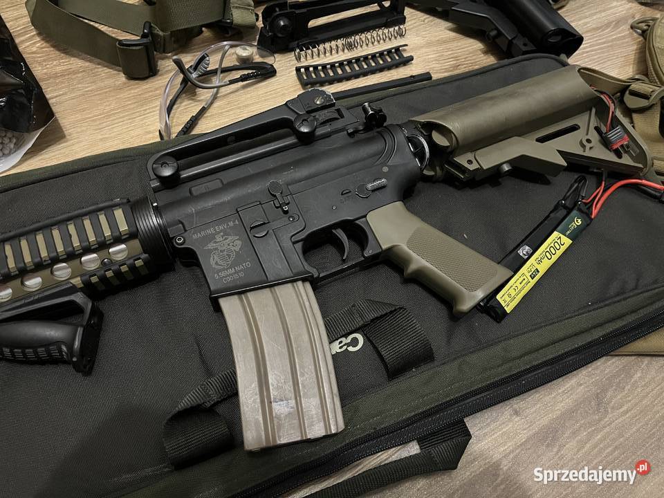 Zestaw ASG replika M4 z baterią futerałem