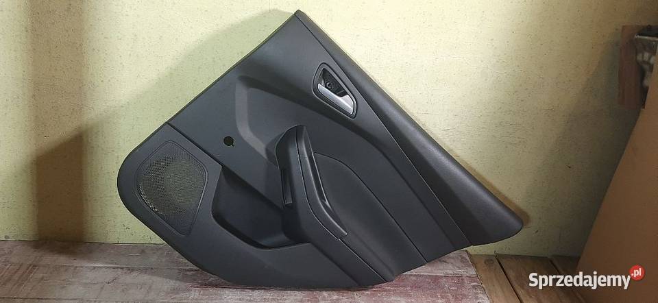 Boczek tapicerka drzwi Ford Focus MK3 HB Prawy sprzedam