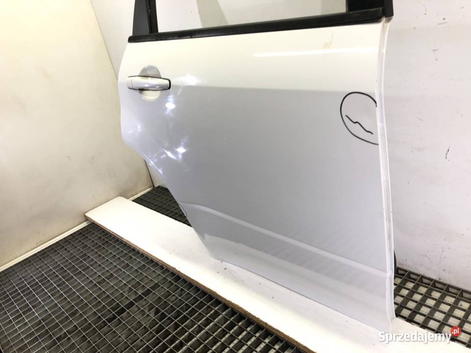 DRZWI PRAWY TYŁ MITSUBISHI OUTLANDER I SUV 0108