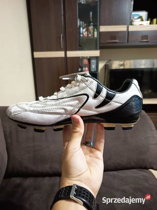 Męskie Buty Piłkarskie Korki Białe Czarne GERO Suwałki