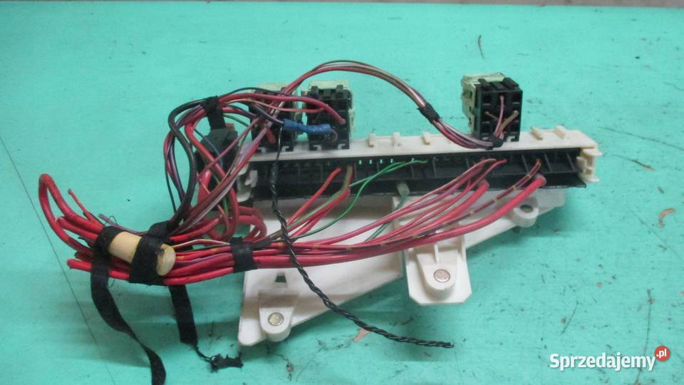 BMW E38 LIFT 28 B 01r skrzynka bezpieczników