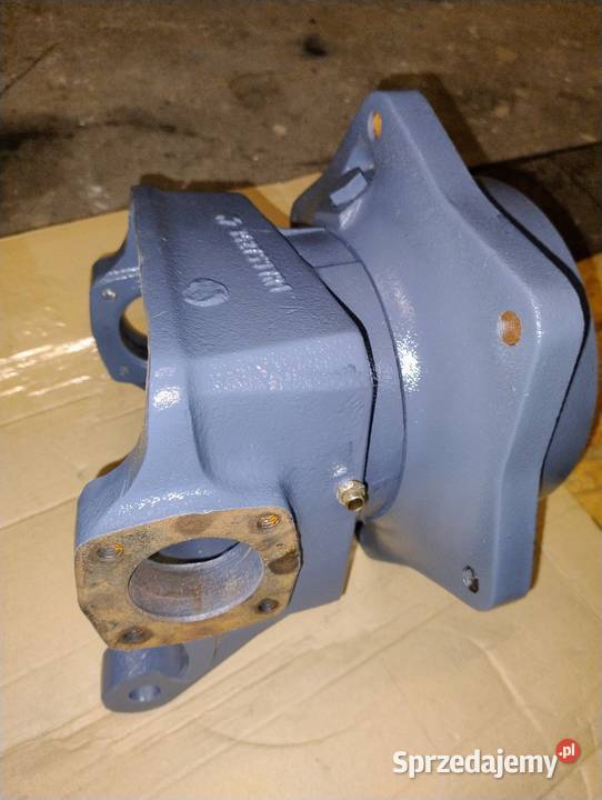 Zwrotnica prawa z piastą Massey Ferguson 3050 Prabuty