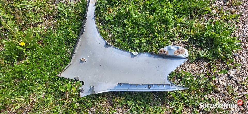 Toyota Avensis Verso Błotnik Prawy osobowe Gorzyce sprzedam