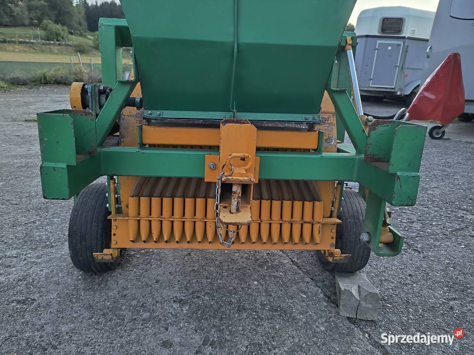 Sprzedam aerator z siewnikiem do podsiewu trawy Krowica Hołodowska
