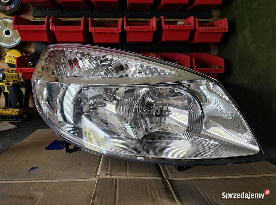 Lampa przednia prawa Renault Scenic II Klępicz