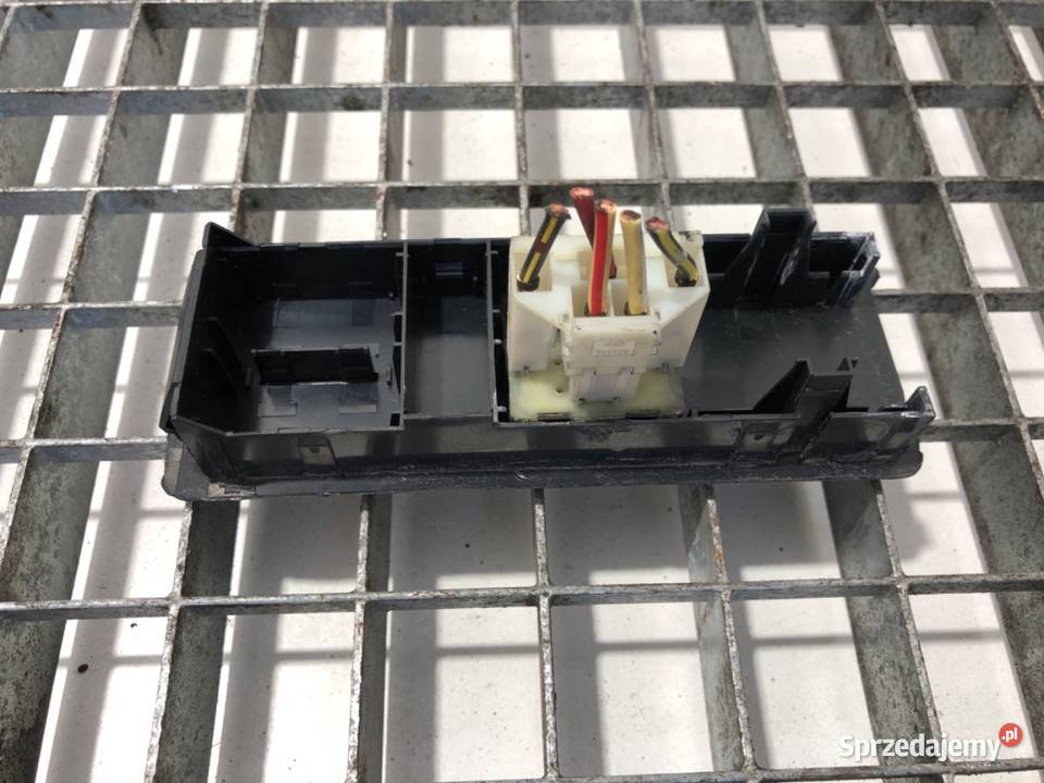 PRZEŁĄCZNIK SZYB PRAWY MERCEDES W638 9603 Bus osobowe