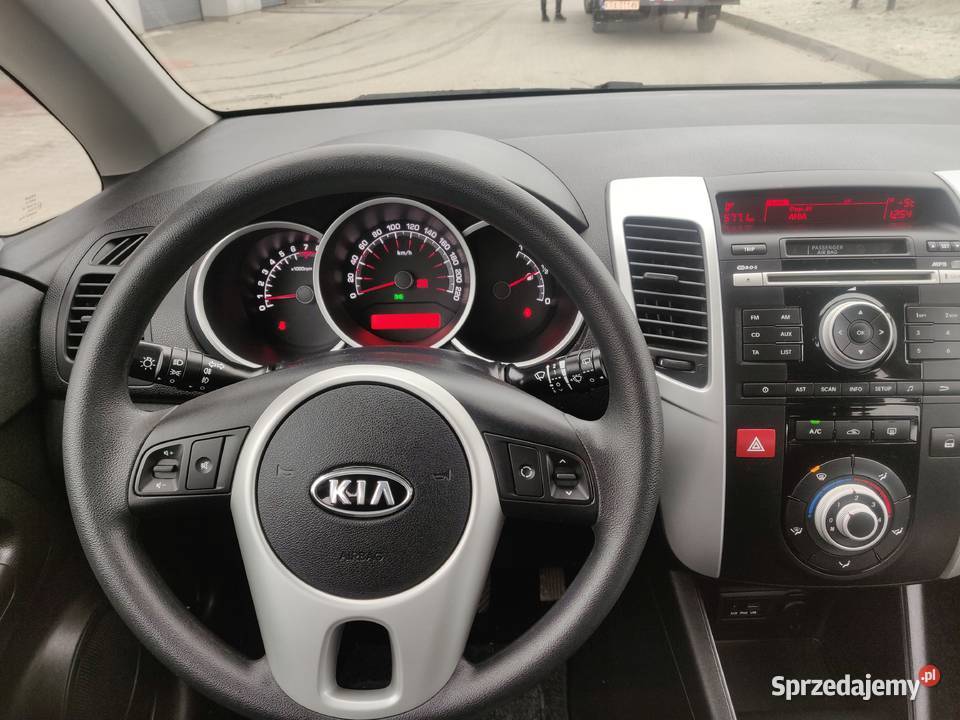 Kia Venga 14 benzyna 81 2x koła NOWA garażowany