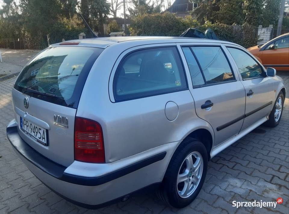 Szkoda octavia 1600cm3 mazowieckie Warszawa sprzedam