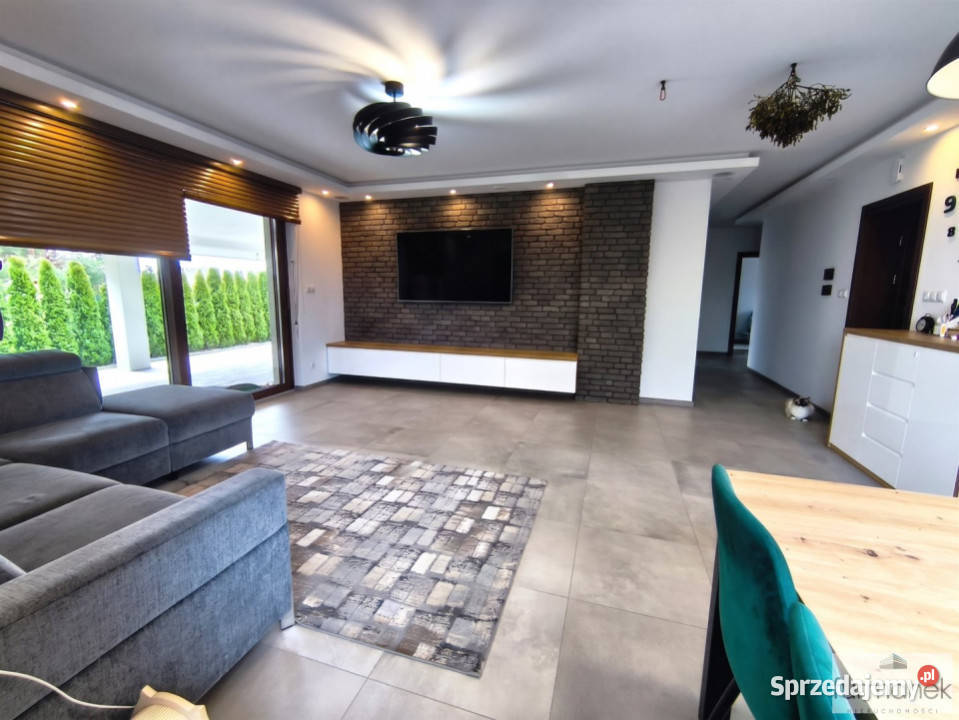 Sprzedaż domu wolnostojącego Korczów 156m2