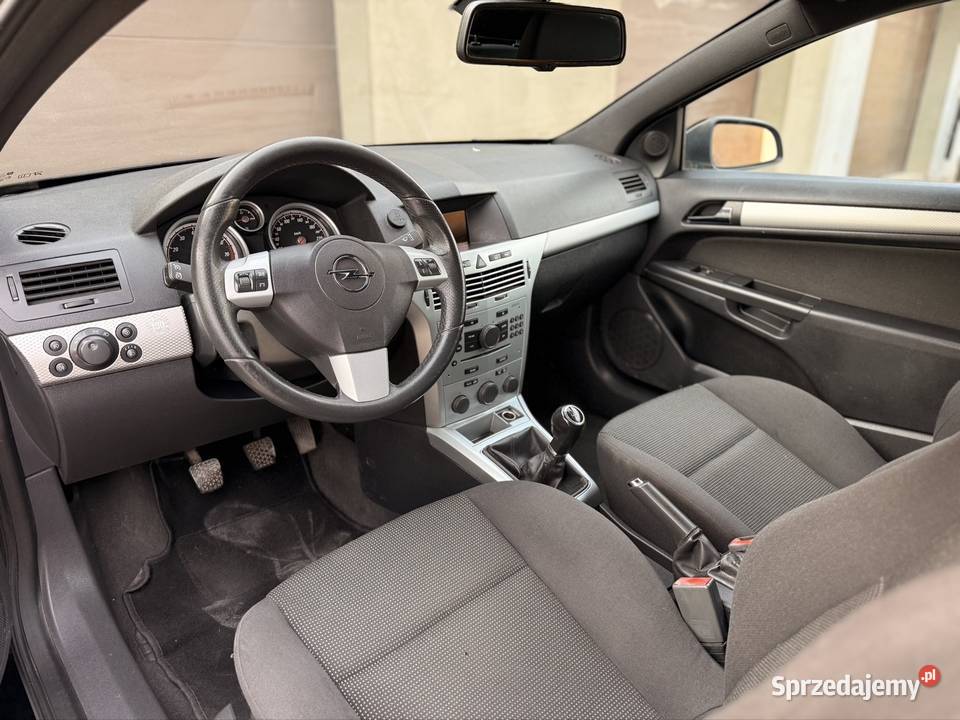 Opel Astra GTC OPC Line 2010 18 140 Rok produkcji 2010 Będzin