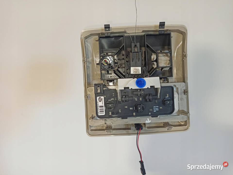 LAMPKA PODSUFITKI KABINY LAND ROVER 4