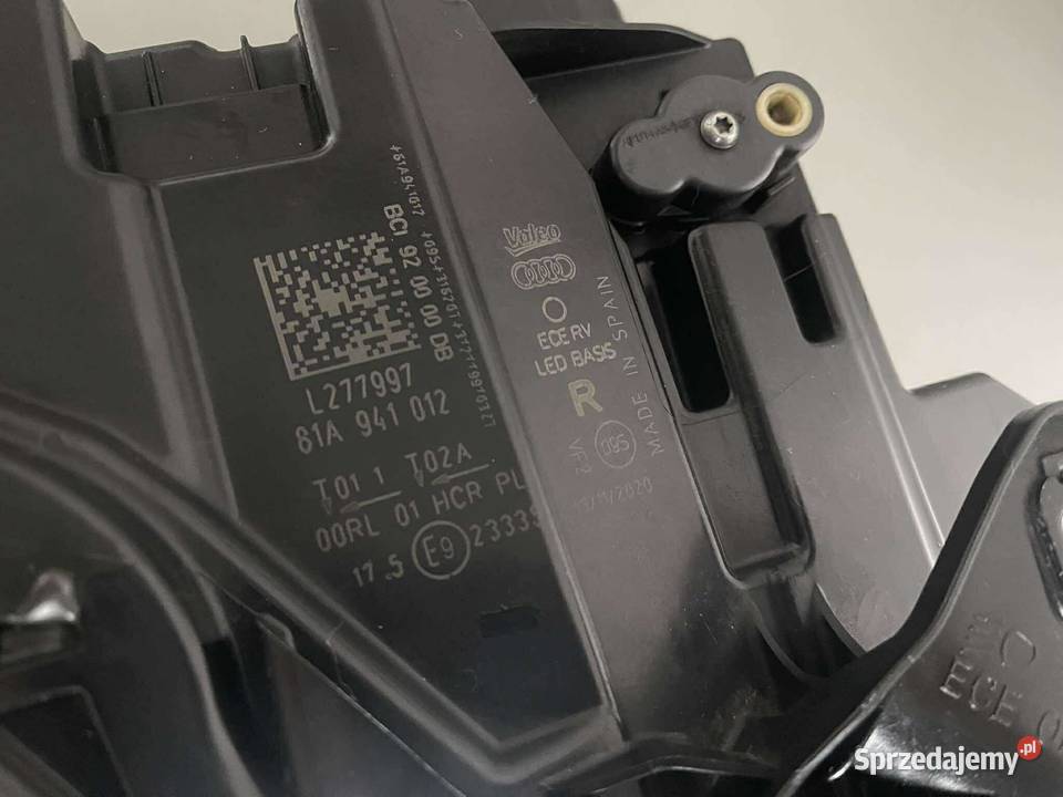 AUDI Q2 PRAWA LAMPA PRZÓD CAŁA ORYGINAŁ osobowe Ostroróg sprzedam