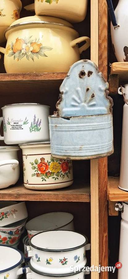 Kanki I naczynia emaliowane jako ozdoba do łódzkie