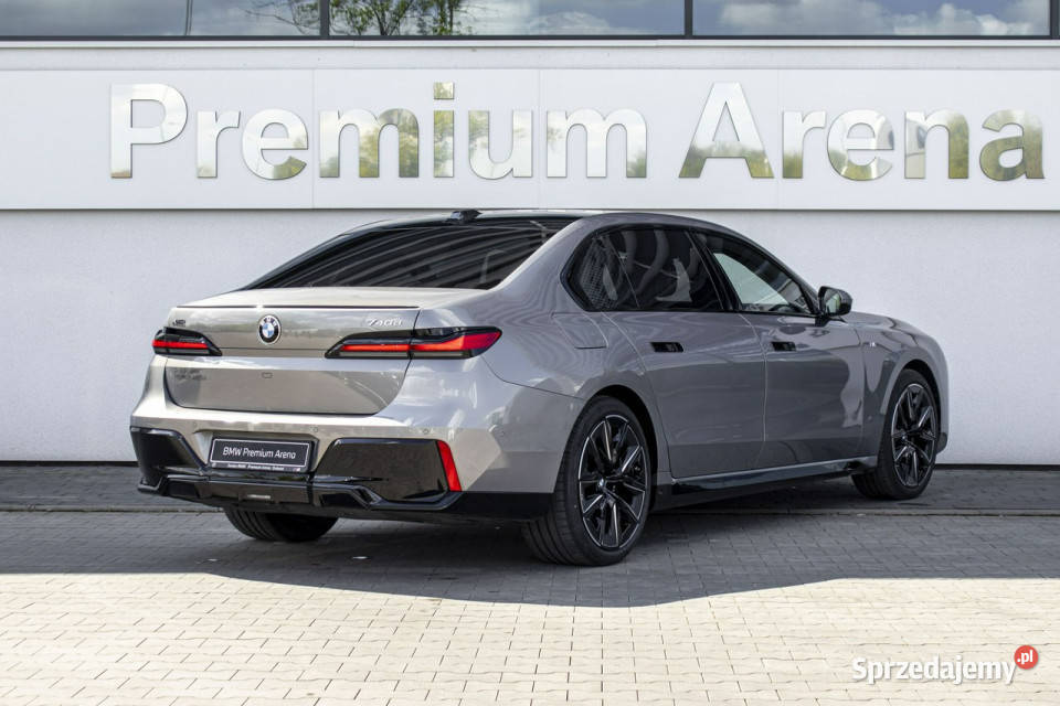 BMW 740 BMW 740d xDrive Limuzyna Demo Koła światła do jazdy dziennej sprzedam