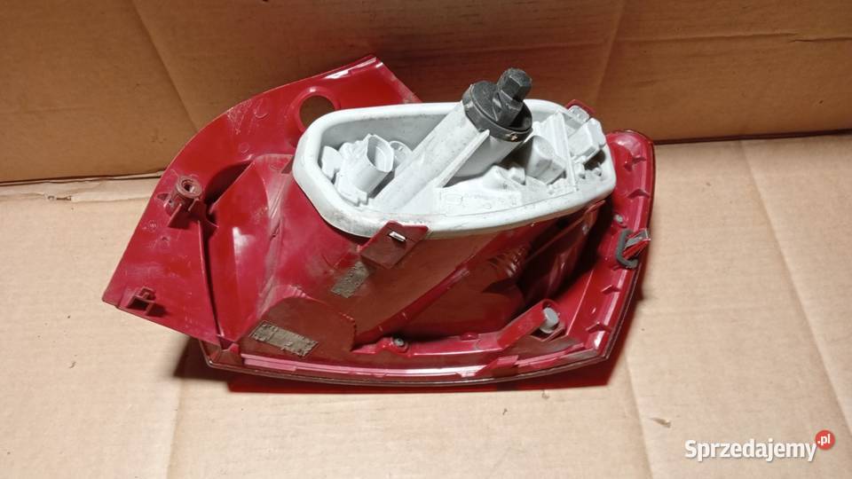 SEAT IBIZA IV 6J HB LAMPA TYŁ LEWA W KLAPĘ 5D Światła stop Zbierkowo