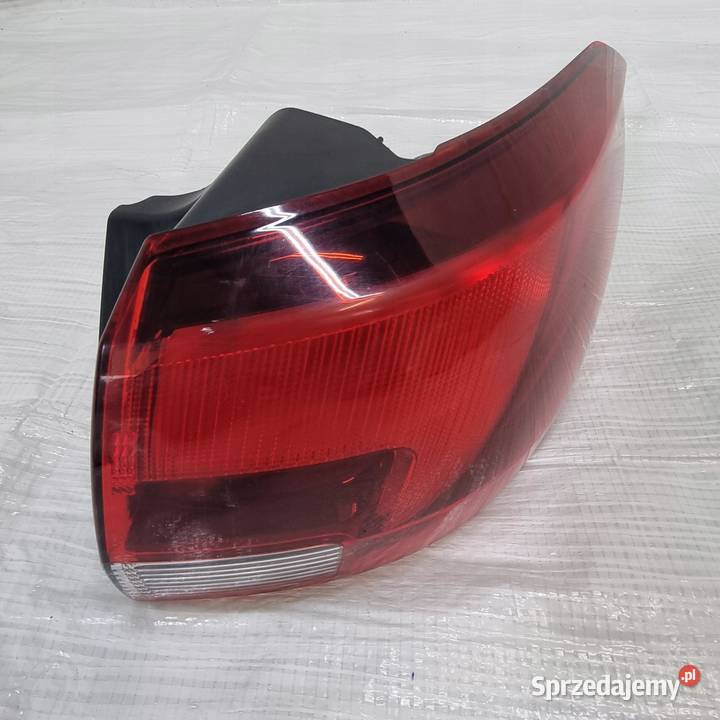 OPEL ASTRA V K LAMPA TYLNA TYŁ PRAWA W BŁOTNIK Zestawy części blacharskich sprzedam