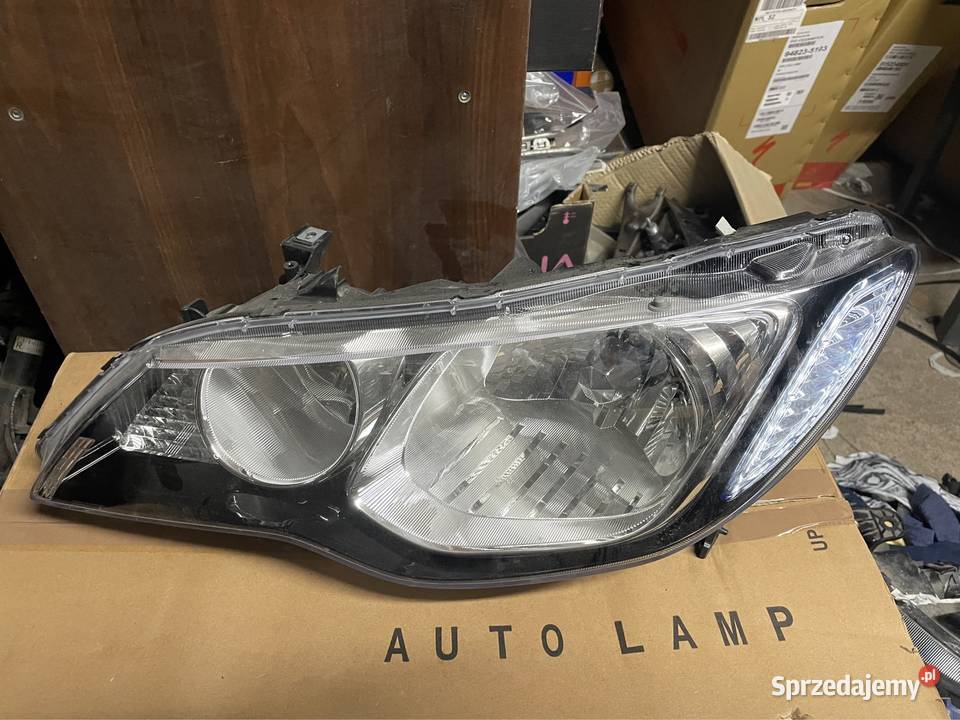 Honda Civic VIII sedan reflektor lewy Oświetlenie Kozubszczyzna