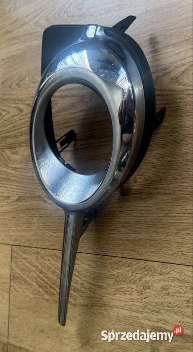 TOYOTA RAV IV 2022r RAMKA OPRAWKA HALOGENU LEWA osobowe Sosnowiec