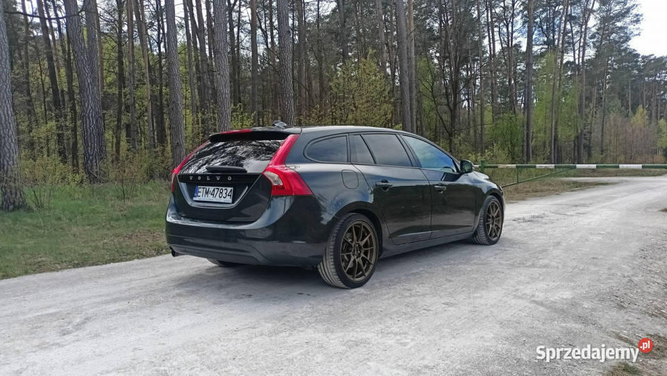 Volvo V60 model 2015 zadbane serwisowane pełna