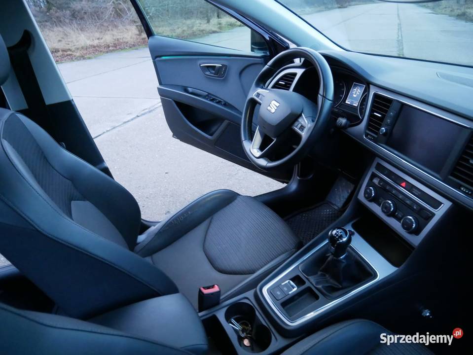 Seat Leon produkcji 2017 Serwisowany w ASO światła do jazdy dziennej Żagań sprzedam