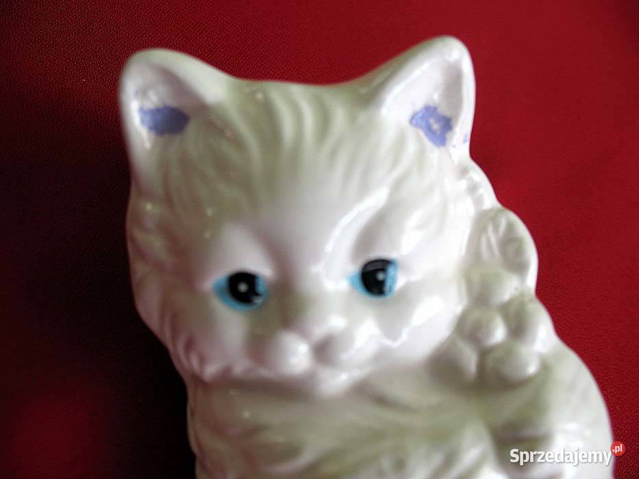 Kot młody kociak leżący porcelana 5 x 10 x 5 Siedlce