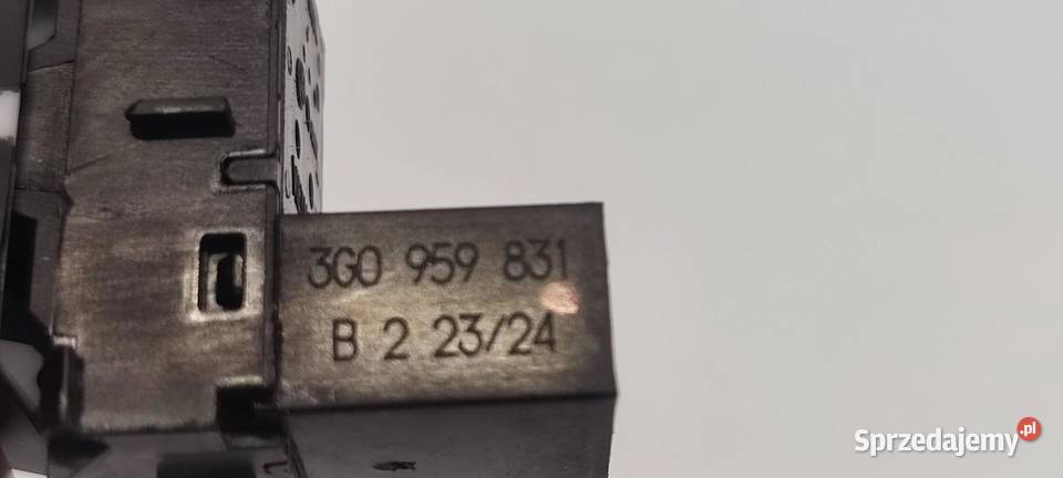 VW TIGUAN II ALLSPACE PRZYCISK KLAPY BAGAŻNIKA