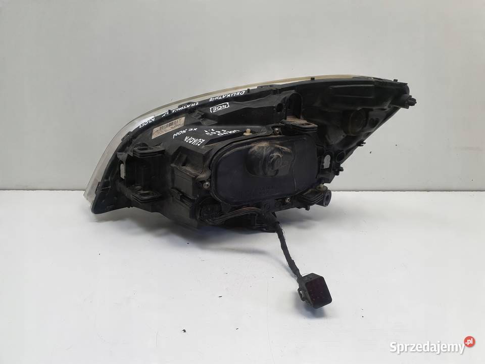 Volvo S60 II V60 10 PRZEDNIA LAMPA PRAWA PRAWY