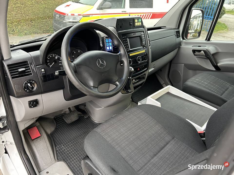MercedesBenz Sprinter 30 CDI Ambulans Karetka 4/5 Opole