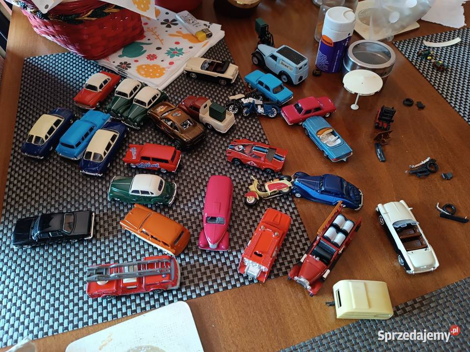 Zbiór ok 25 małych modeli starych samochodów Szczyrk